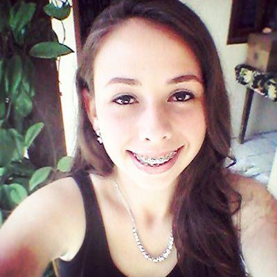 Prazer, meu nome é Helena Dacoregio Medeiros;
Noiva do Murilo de Andrade Fernandes Pinheiro; 
Tenho 18 anos!
Fé em Deus. 
SC/Brasil