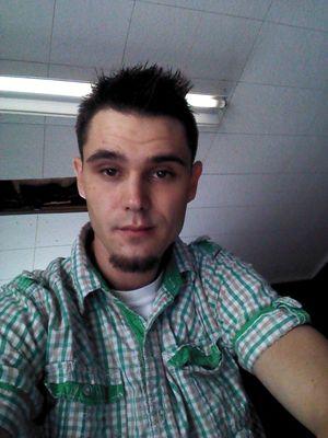 Entertainer commentary on YouTube 4 games and gamers