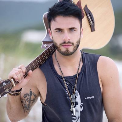 Me de uma luz algum sinal, aonde eu possa te encontrar o que eu sinto e fora do normal amor incondicional vou fazer tudo pra te conquistar ... #SINToSUAFALTA