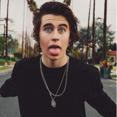 go follow @mattsforeign bc she give you this free follow, ily be active and turn her notifications on if you want, and dont be afraid of asking her for dms.