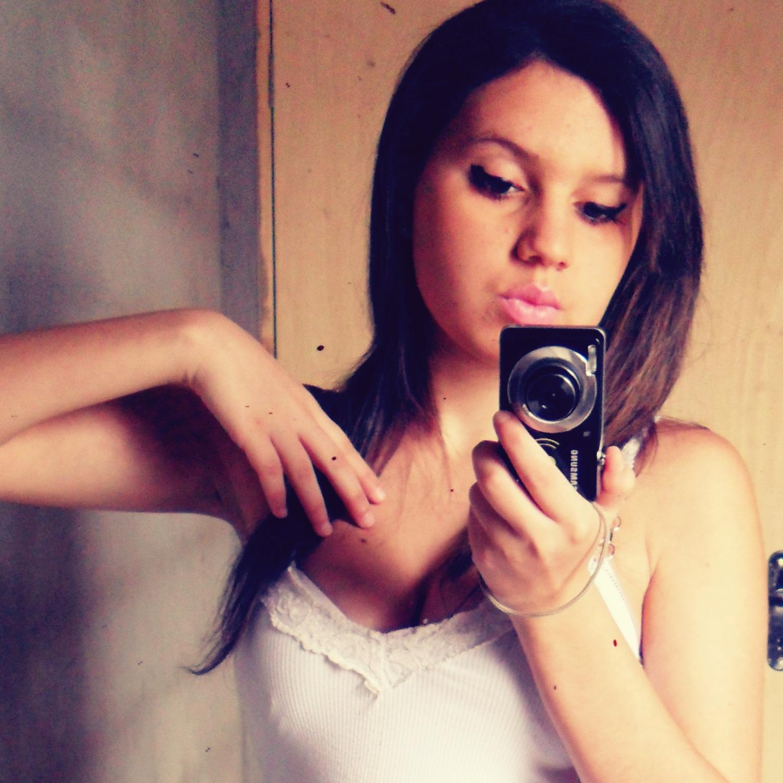 -  ㅤLivrai-me da falta de sorriso, proteja-me da inveja, guia-me pelos caminhos do bem e deixa todos meus dias repletos de alegria. '' !   ✩   ㅤ✌