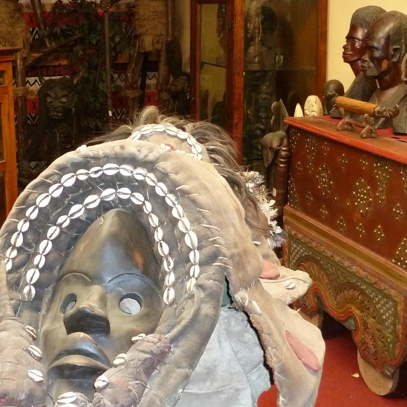 En ArtAntiquesESP nos dedicamos a la venta de todo tipo de arte, antigüedades y mobiliario de calidad en maderas nobles.
