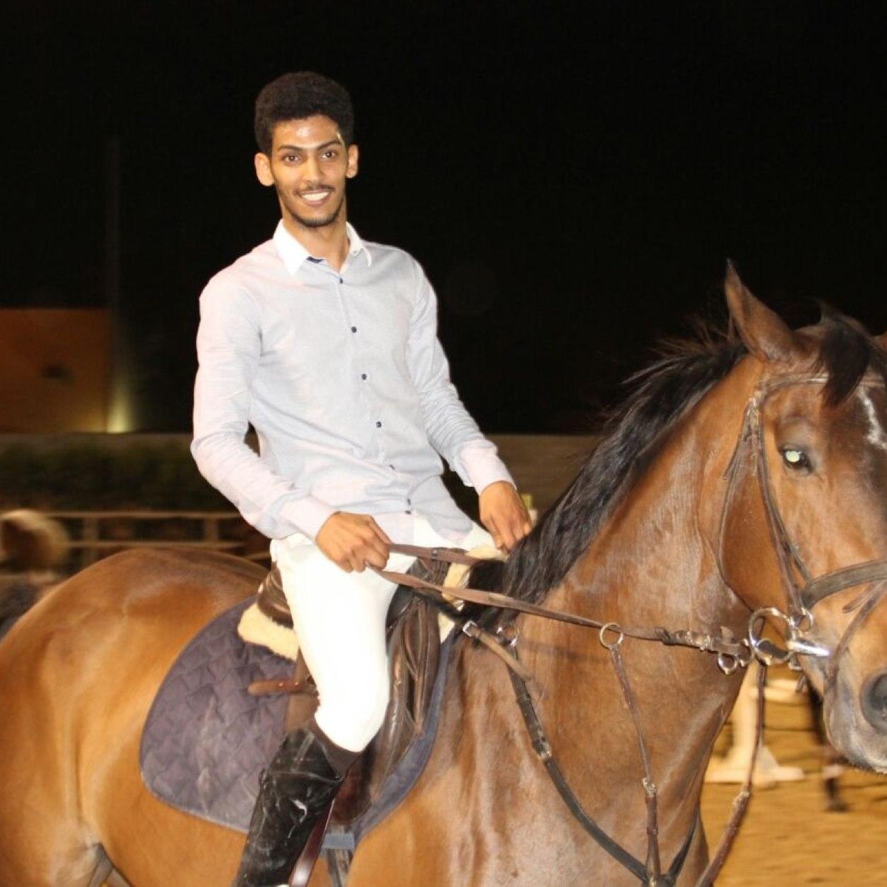 اهواء الصعب واعشق المستحيل ويشدني النادر واحب الاختلاف (الشعر ذوق والفروسيه غريزه) (فارس قفز)