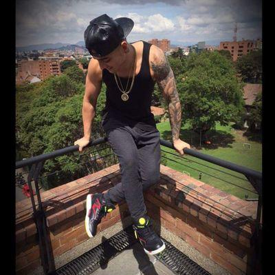 SIGUEME Y TE SIGO FAN DE :5SOS, MALUMA.3