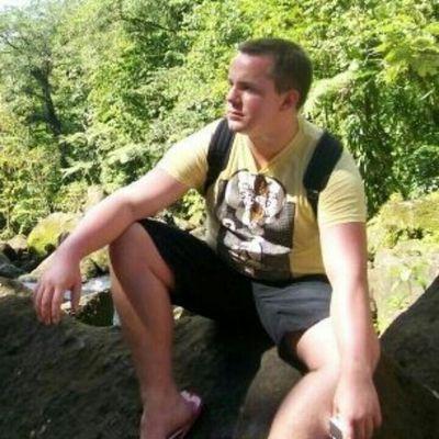 el_johnst's profile picture. Cynical optimist.