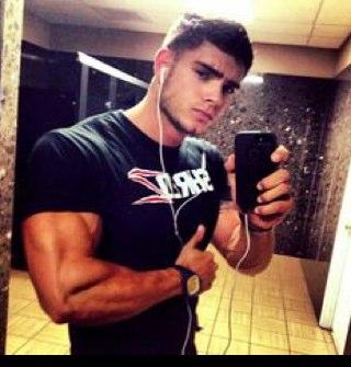 Follow my bro @prettyricc