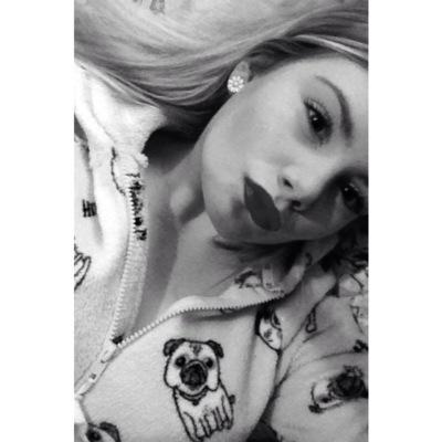 chlocarrington_'s profile picture. ♡ Let's bitch together ♡