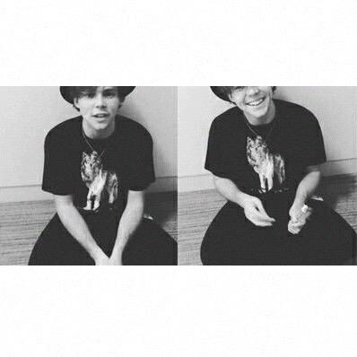 can you please follow @myirwinsoulx and rt the link in her bio bc she gave you a free follow (: