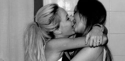 Lesbiana.un hombre me sigue bloquiado -.-