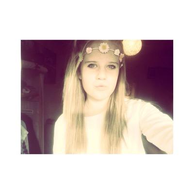 aliciarowland21's profile picture. 