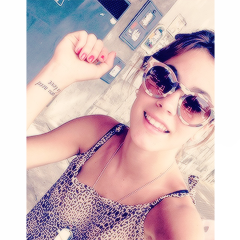 merandtinu's profile picture. de un espejo a un escenario.