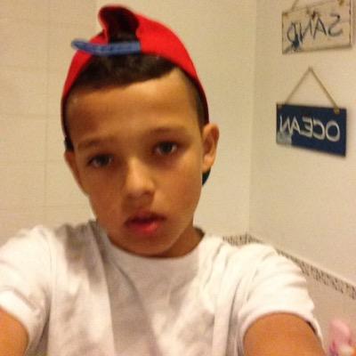 ellis_skate's profile picture. 13 years old ride scoters want 100 followers before New Years and a crazy rapper