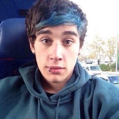 please rt this for a dm to beau https://t.co/NzBjACB7QN