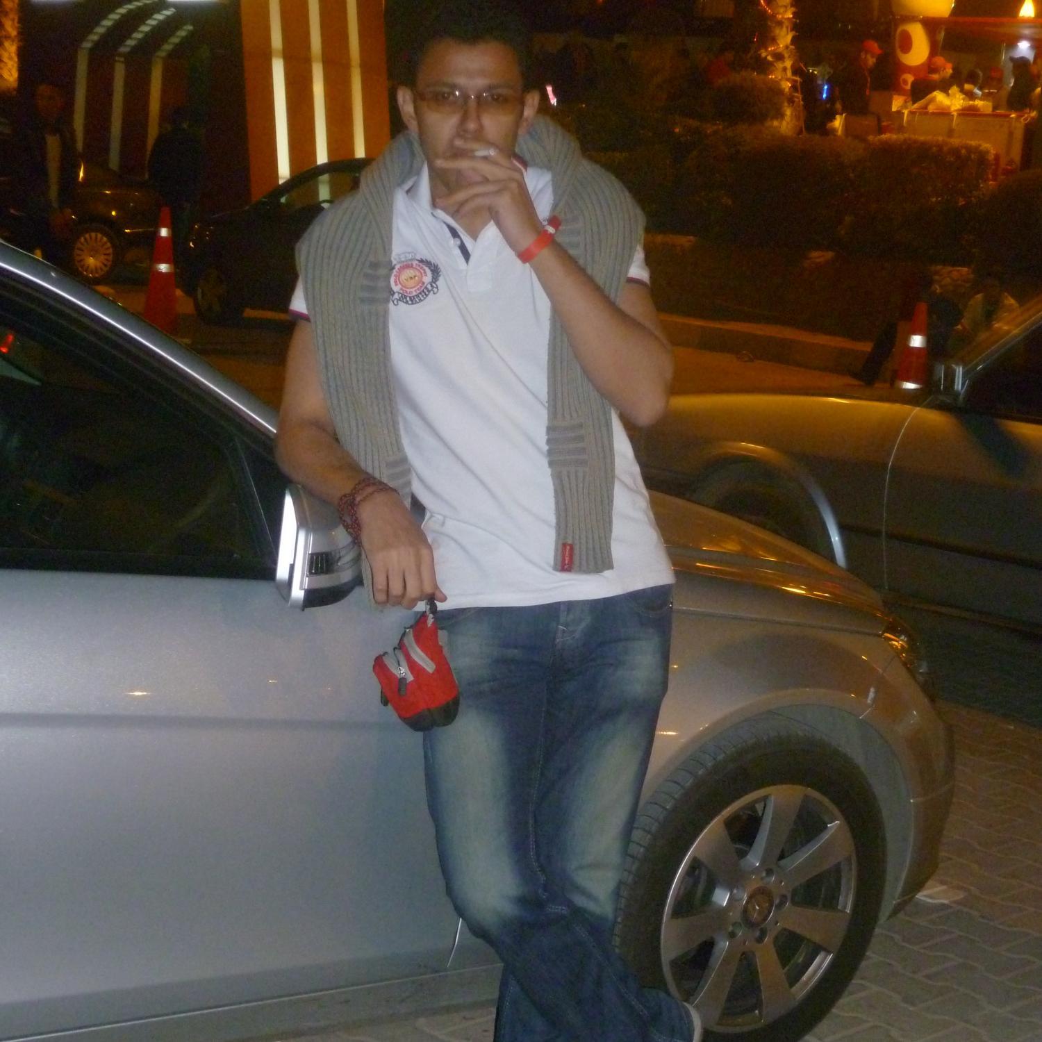 افقع الفولوو هتلاقيني في قفاك على طوووووووووووول فولوو باكhttp://t.co/EZe0k5FSe8