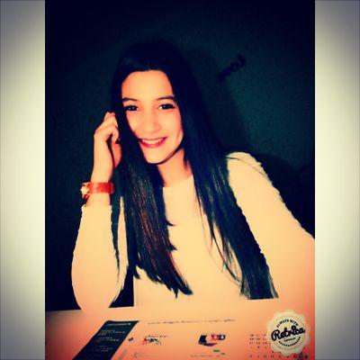 Carolina , coimbra , 14 anos . Lê e aprende