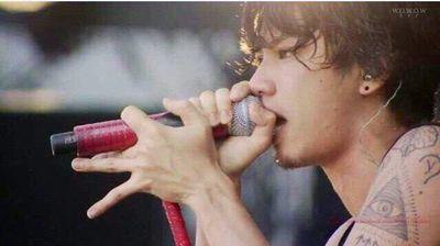 kashiwaya_saki's profile picture. 　　　　　　　ONE OK ROCK　　　　 　　　          　　　　　　　　　　　　　　　　　　　　　　　　　　　　　　今日の暗闇が明日の光になりますように