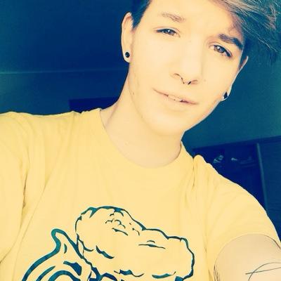 'Felicidad es, cuando quién te hace reír y quién te provoca los orgasmos, son la misma persona' [Valoro tanto las sonrisas como a la persona que me las regala]