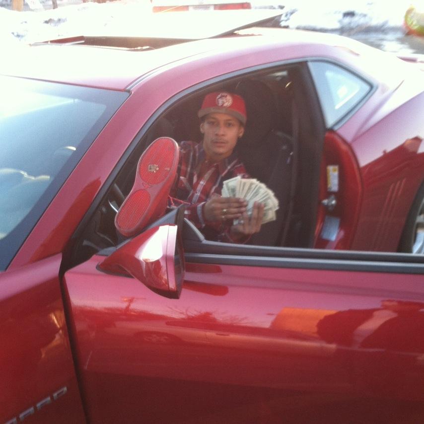 hellohimself's profile picture. LIVING IN A COLD PLACE WITH PEOPLE THAT HAVE YET TO DISCOVER THAT MONEY DON'T MAKE YOU REAL....   AND A HANDKERCHIEF DON'T MEAN YOUR BANGING......