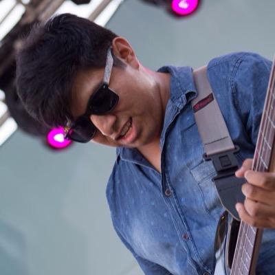 soii un musico en stand by..padre de tiempo completo.. Te amo anya bajista de jetplane y  PNRM cuasi abogado  padre de familia