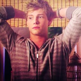 Silas Botwin, 17 years old, Helps My Mother Sell Weed, I Am Starting To Grow Weed. Baby Sis @TaylorBotwin {|Weeds/RP/19+|}