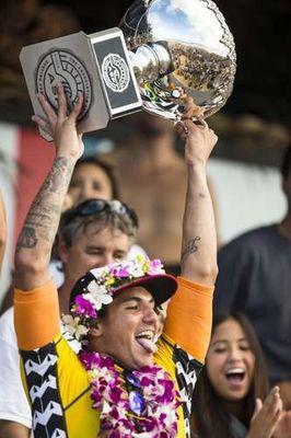 talento e ousadia nas ondas um campeão é Gabriel Medina orgulho de uma nação ♡