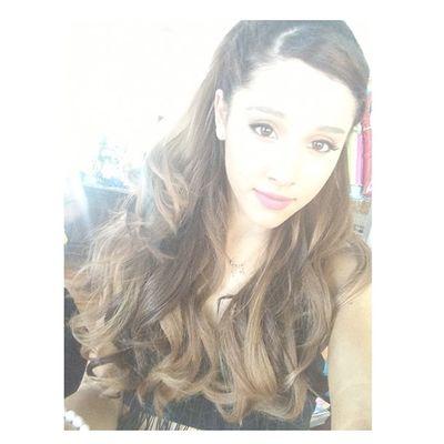 ArianaUpdate's Everyday   Love me Harder Community @arianagrande waiting for a follow form you