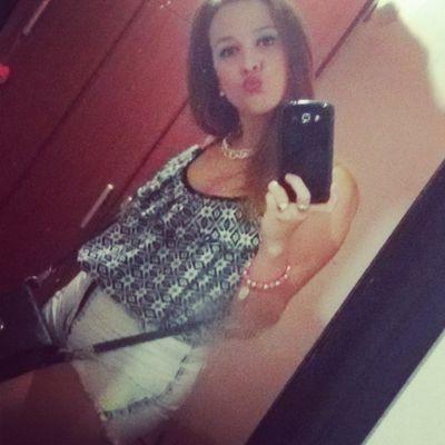 elictess's profile picture. Los errores tienen tres pasos: aceptarlos, superarlos y no volverlos a cometer...