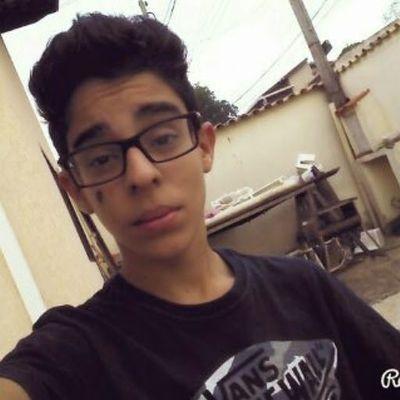 joaoalmeeiida's profile picture. A vida é um desenho feito a caneta