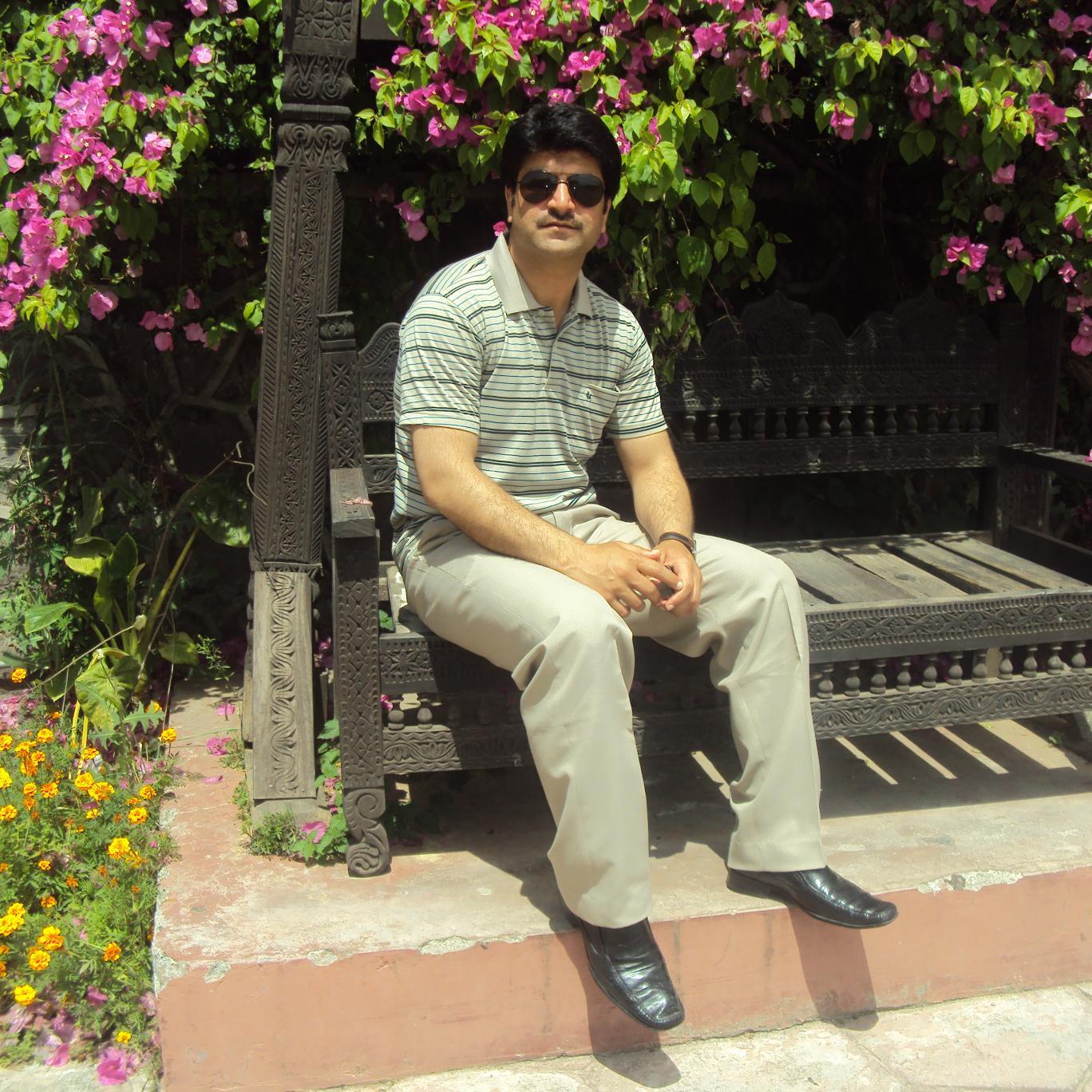 NasirUom's profile picture. 