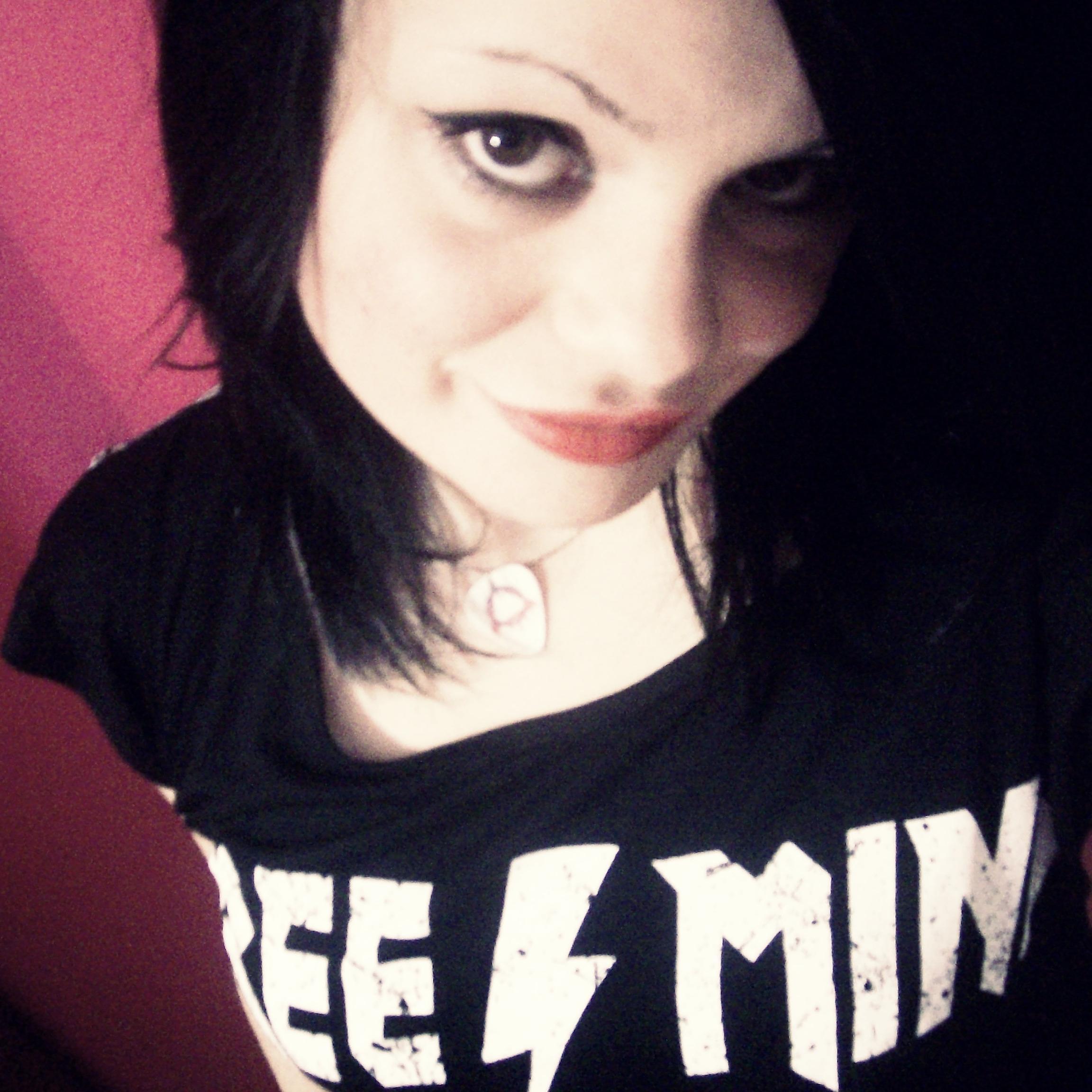 evee_yanet's profile picture. Soy Eve! me gusta divertirme, amo ir a recitales & disfrutar al maximo mi vida mientras pueda ;) @AIRBAGoficial @OFICIALRoma *.*