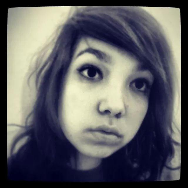 soy tan extraña que solo existo en otra dimension !!!