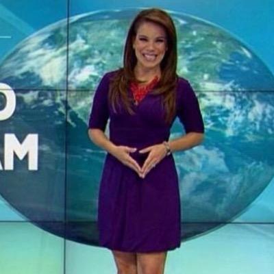 fans de la presentaodra de noticias y del clima de @HechosAM mas hermoza nos referimos a @Deb_Estrella