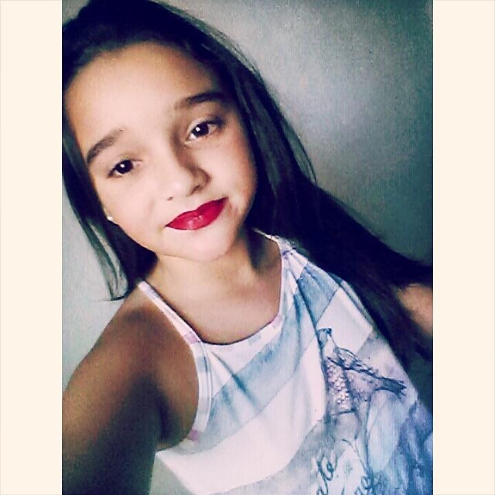 Rainha do Blog : http://t.co/eY4x9A0TrM Adoro : Musica , Fotografia , Moda e Beleza