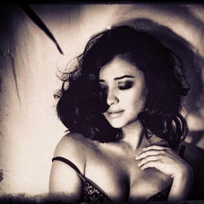 EmilyFieldsLiar's profile picture. Hello, I'm Emily Fields. [rp|bi]