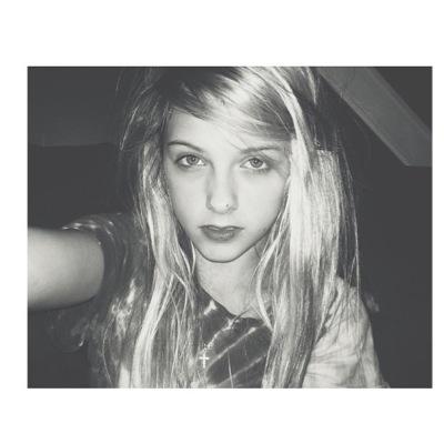 Hey  i do fashion - im a makeup artist - and my instagram name is fashionbyrylee23 and my fav color is  ρᎥπκ!!