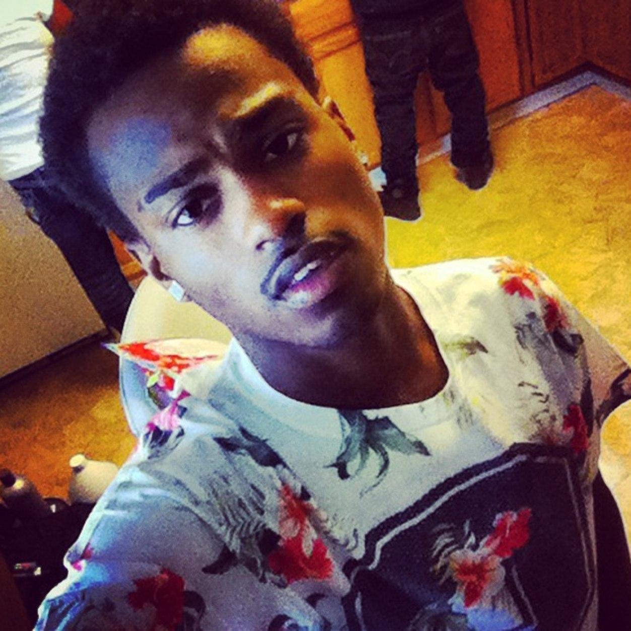 Imma leader but i stay followin on twitter u feel meh! So i suggest u put yo self in dat position.
