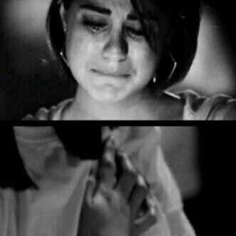 أنا إنسانة صامتـــــــــة .. لكن حروفي ناطقــــــــــة .. مشاعري وأحاسيسي ذابلة .. تحكي آلام وأحزان وجروح غائرة .. $ خاص للصبايا فقط $
