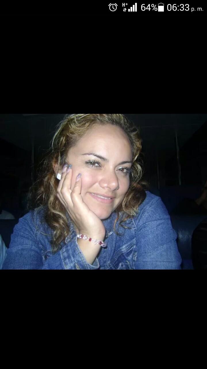 soy hermosa, complicada, tengo un carácter fuerte, no soy perfecta. si me cierran puertas y ventanas las abro nuevamente. No me doy por la mitad.... nunca seré
