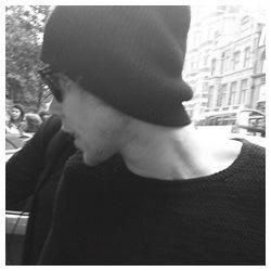 follow @PRESSUREIRWIN and turn notifications on for dms to 5;4+more and gain tweets
