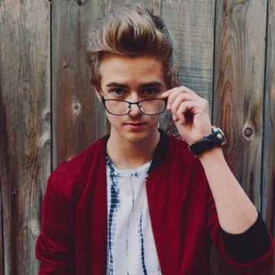Dropped out of Pre-Med and still graduated early as a computer engineer. Why does everyone keep asking me if I run a blog??
((AU Young Watson))