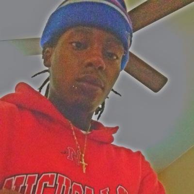 jay heaaaaaa , follow us at @Lah4zy && @jayyyyy__ !