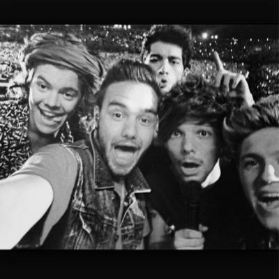 •we are 1D family• -fan club of One direction -i'm Directioner -i'm italian girl -i'm 12 years old follow my and i follow you