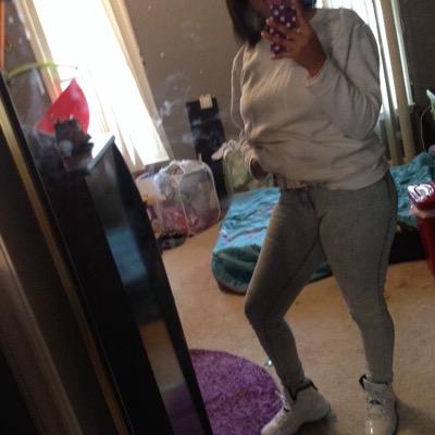 single 
insta: KhiyaKhiya 
kik: khiya_lovee_alwayz 
facebook: khiya khiya