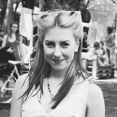 #GraphicDesigner Ex-googler. Annoying perfectionist. The rest of the time: Health freak - Vegan(yeah!) - Runner