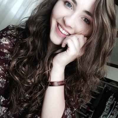 sara .. 17 one day, you'll be just a memory for some people. Do your best to be a good one. ✌