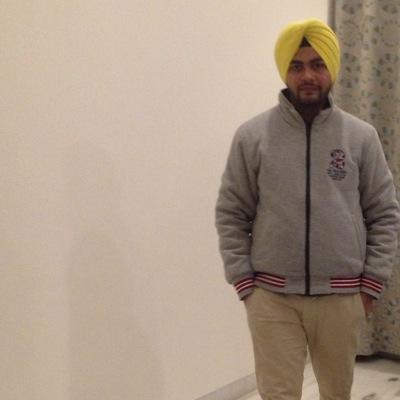 Gall Sun Lai Shehad Diye Pudiye Ni,
Tainu Husan Kehar Da Chadheya Ai -X3
Eh Husan Wale Hi Thaggde Ne
Main Vich Kitaaba Padheya Ai
Tere Magar Aaun Nu Keeh Janda