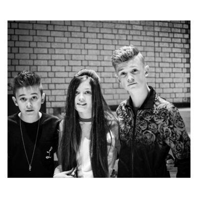 Bars and melody♡forever fangirling , just a normal 13 year old girl with a huge obsession with TADF follow my joint account @thealphadoggirl 21/12/14-met bam!