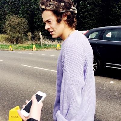 follow @ultrahes + @hauntedniaII ! :))