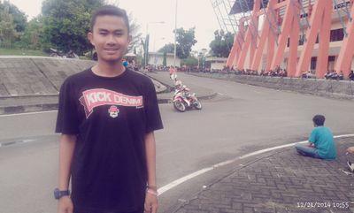 My name yogi rifaldi | I'm madridnista | and calon polisi☺