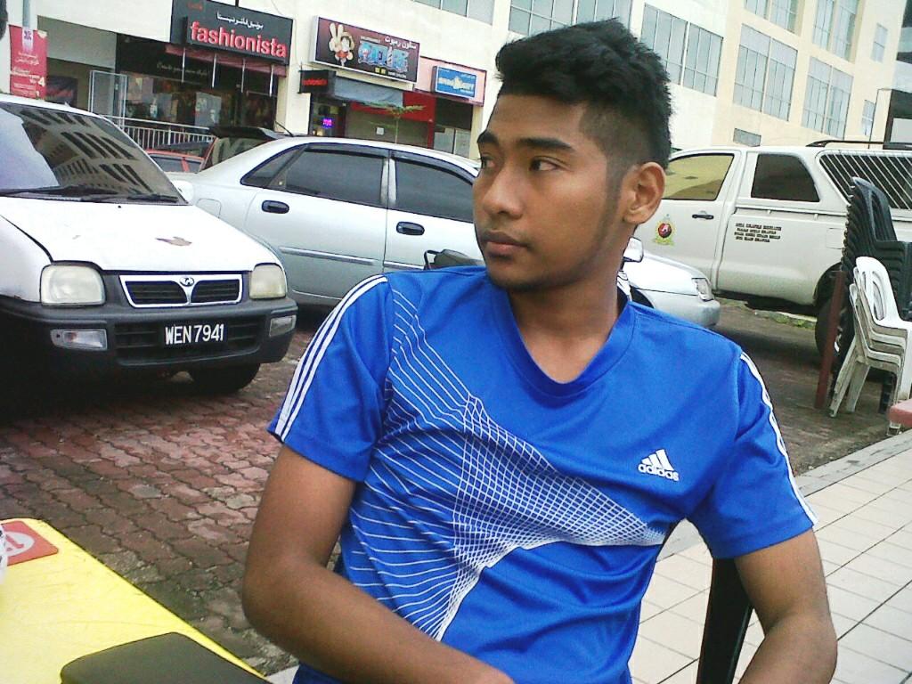 Sorry, tak ambik BIO :) 
mention for follow back . #RedManiaUltras #UltrasKelantan
